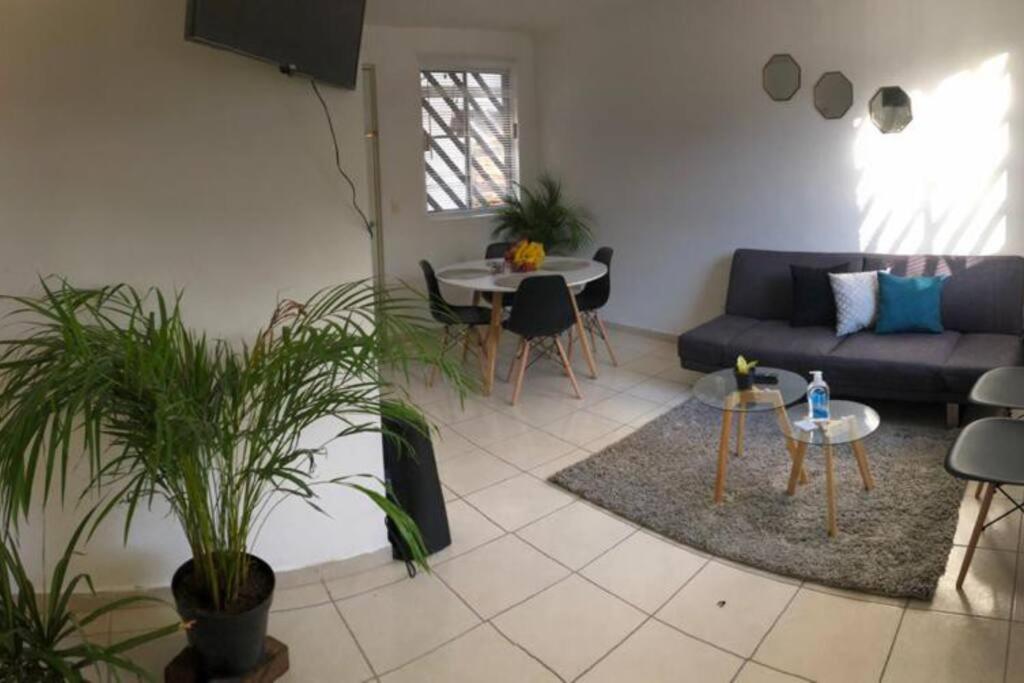 Comfortable And Private House 2 Bedrooms Wifi Parking Freeモンテレー エクステリア 写真